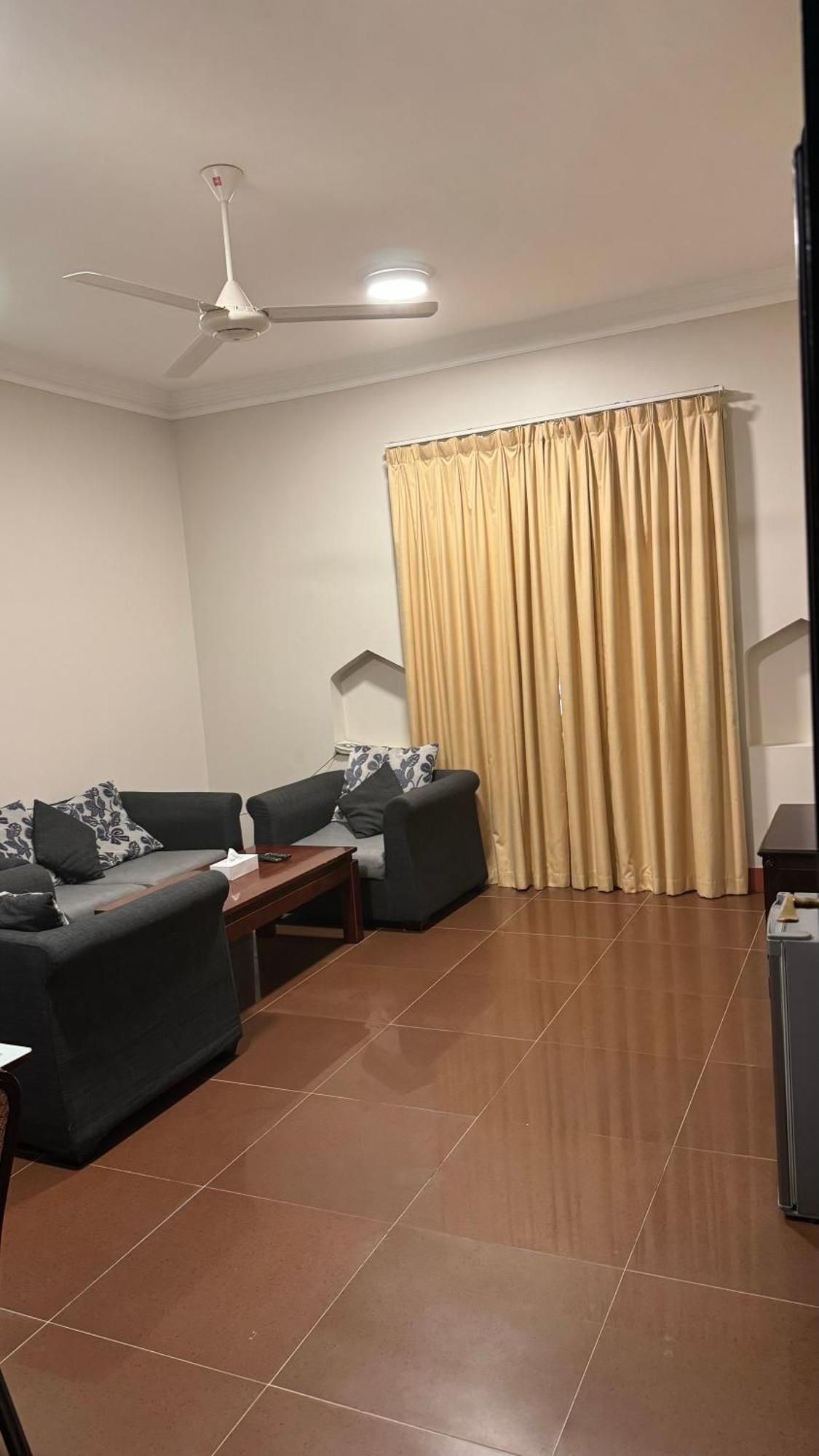 Gulf Crown Hotel Apartment Сиб Екстериор снимка