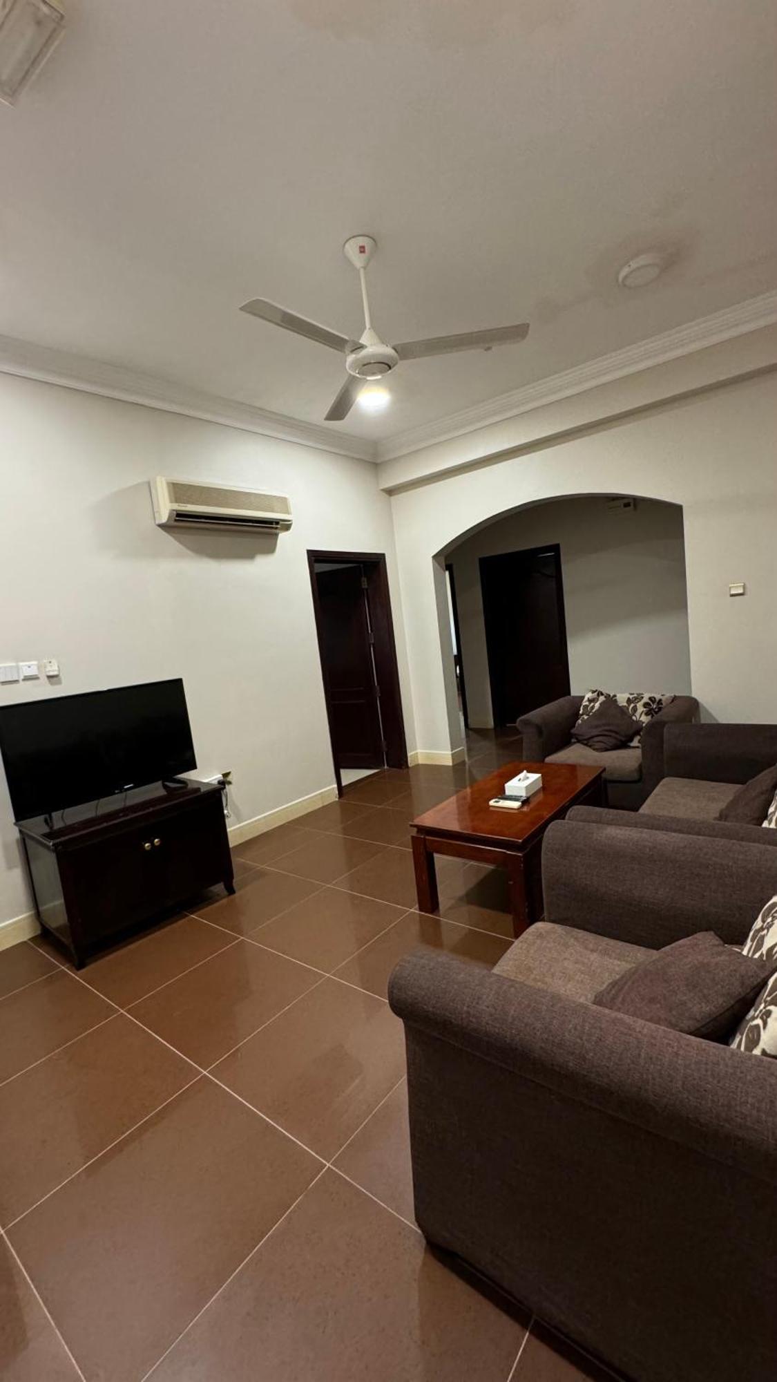 Gulf Crown Hotel Apartment Сиб Екстериор снимка